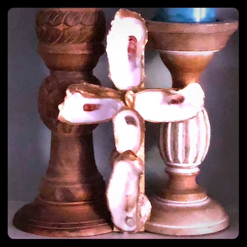 Folly Oysters Cross